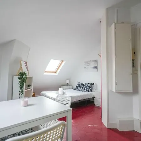With Pantheon View Apartment *